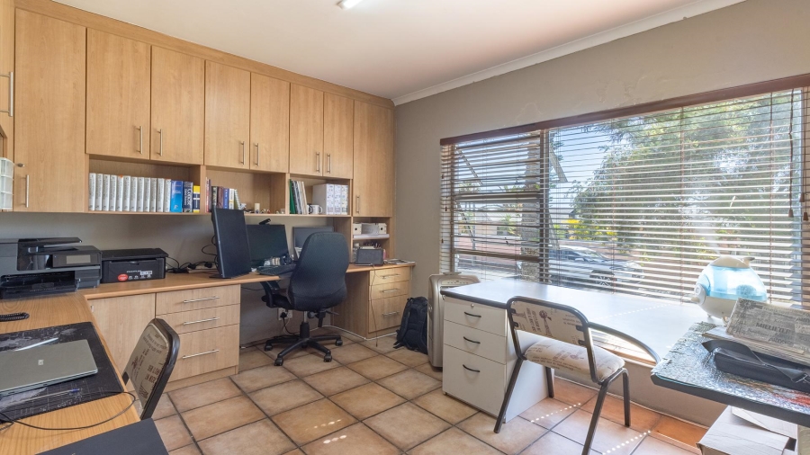 5 Bedroom Property for Sale in Northgate Western Cape